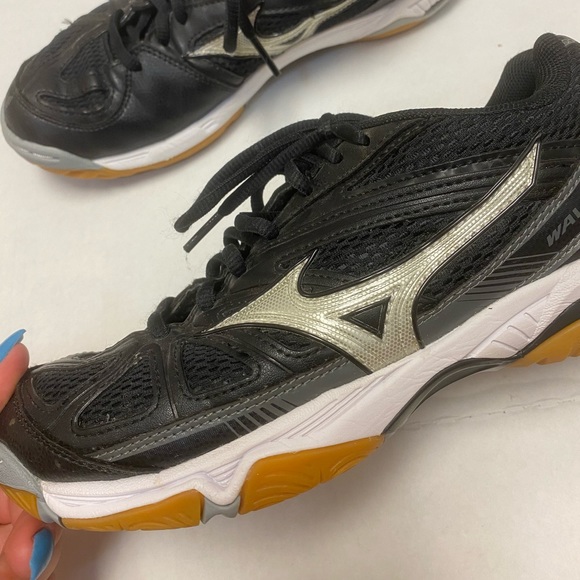 volleyball shoes with ankle braces